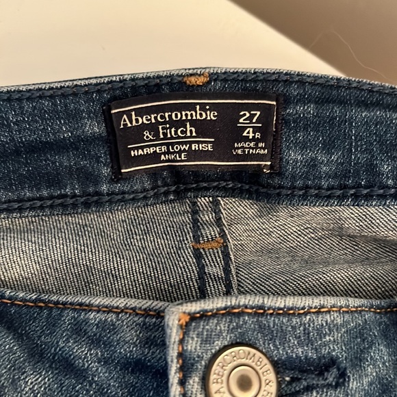 Abercrombie & Fitch Harper Low Rise Ankle Jean with Released Hems - Picture 2 of 4